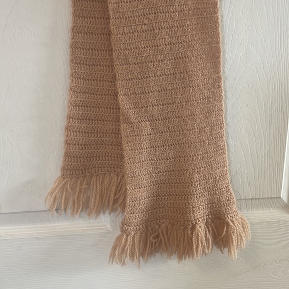 Peachy beige scarf - Picture 5 of 6
